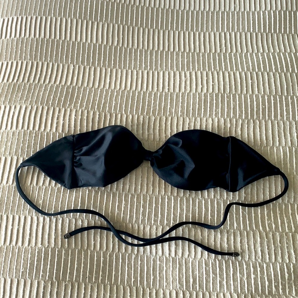 Indah Black Strapless Bikini Top 🖤